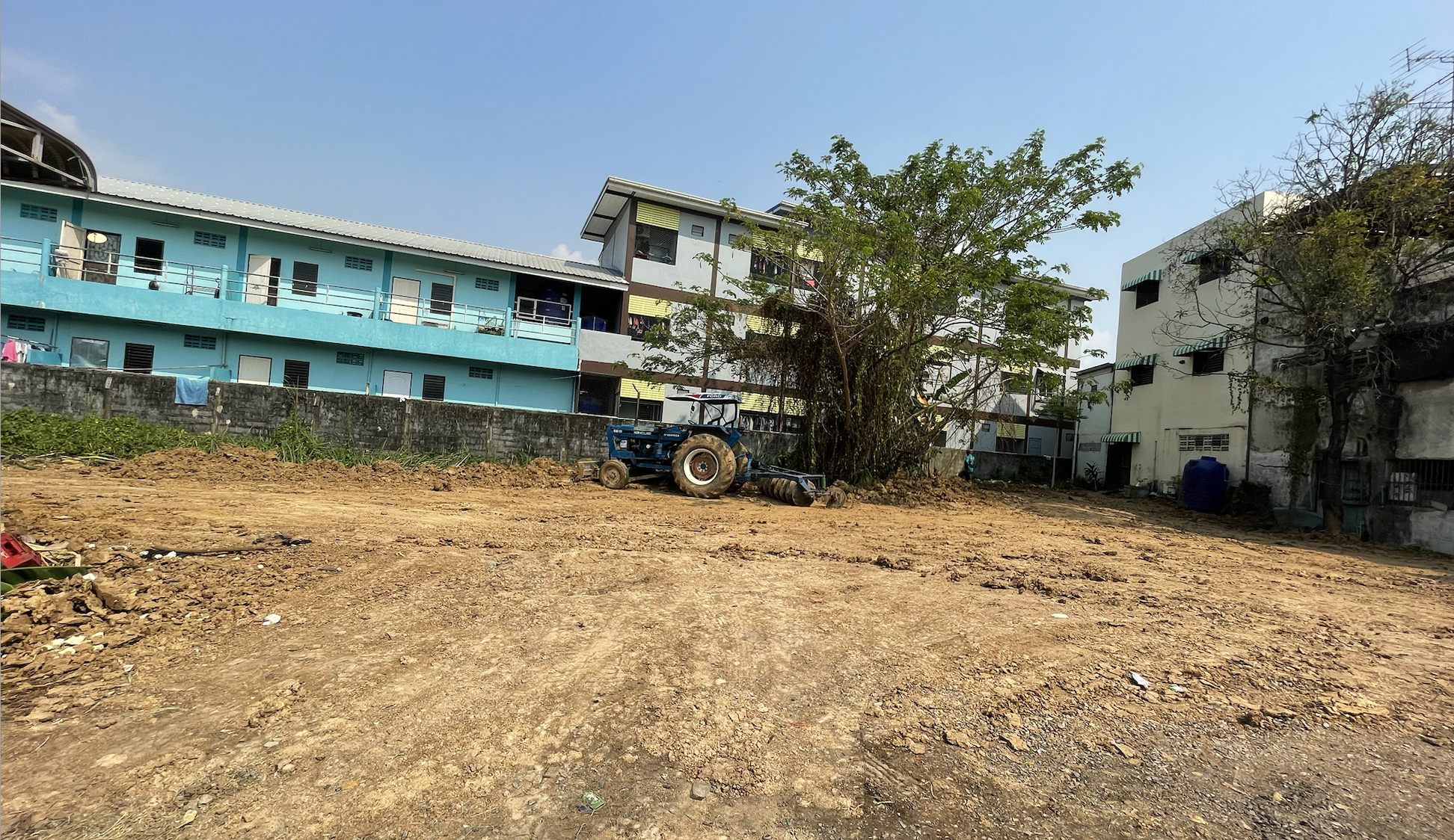 ขายอาคารพานิชย์ 4 คูหา โกดัง พร้อมที่ดินด้านหลังรวมเกือบ 1 ไร่ ติดถนนใหญ่